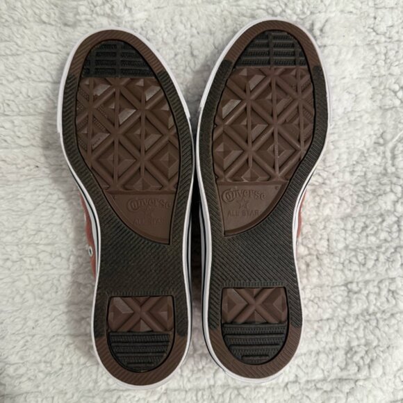 NWOT Chuck Taylor All Star Canvas Low Top Sneakers in Light Saddle/Pink - Picture 4 of 5